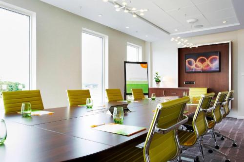 Courtyard by Marriott Aberdeen Airport - image 8