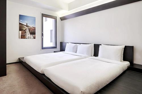 Standard Latex Family Twin Room