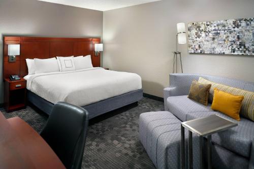 Courtyard by Marriott Macon - Tap to explore photos