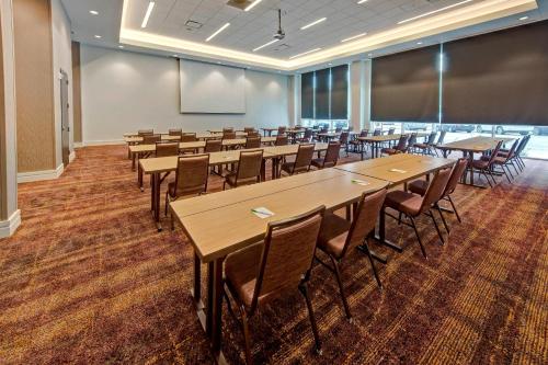 Courtyard by Marriott Kansas City Downtown/Convention Center - image 6