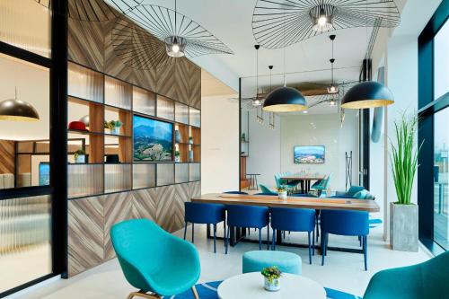 Courtyard by Marriott Luton Airport - image 13