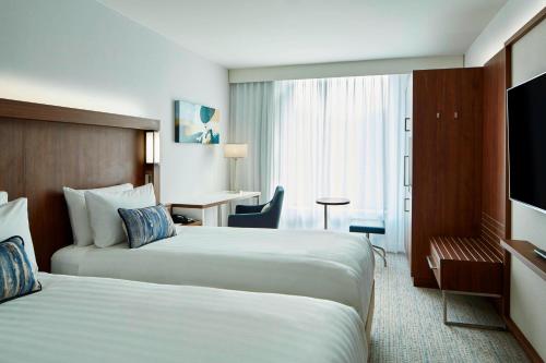 Courtyard by Marriott Luton Airport - image 3