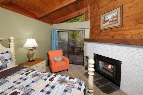 Cabin On the Creek in Gatlinburg, USA