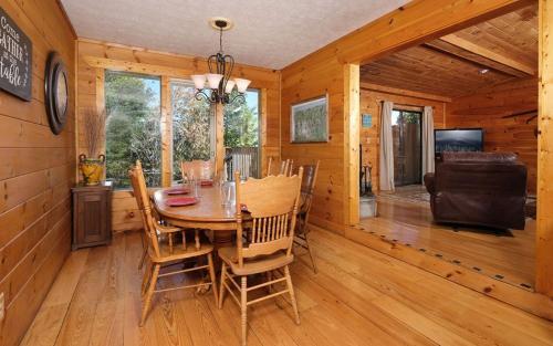 Létesítmények, An Unforgettable Cabin in Wears Valley (TN)