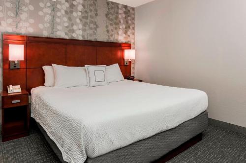1 king bed, 1 sofa bed