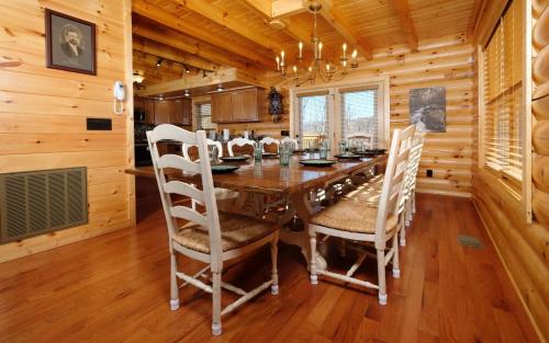New Fox Lodge in Gatlinburg, USA