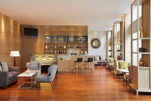 Bar/lounge, Courtyard by Marriott Bandung Dago in Dago