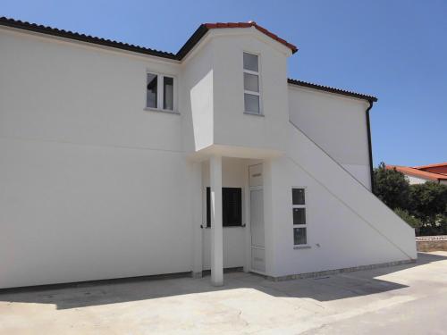 2 bedrooms, 4 beds