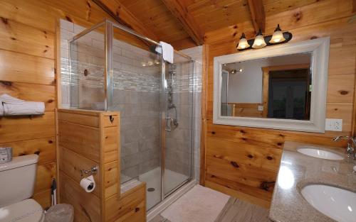 Smoky Mountain Lake Retreat - image 4