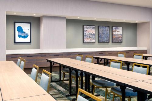 Courtyard by Marriott Atlanta Midtown - image 5