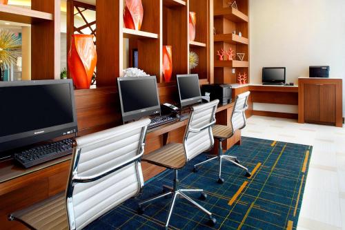 Courtyard by Marriott Orlando Lake Nona - image 2