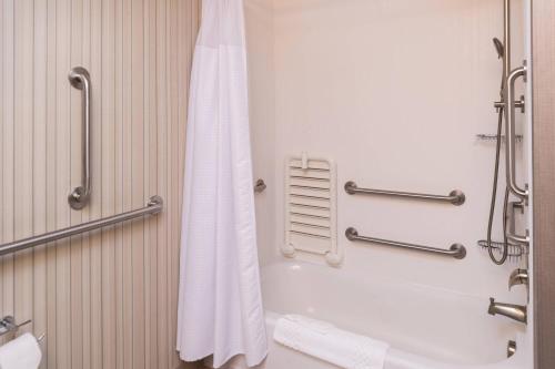 Courtyard by Marriott Elmira Horseheads - image 6