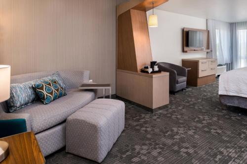 Courtyard by Marriott Elmira Horseheads - image 11