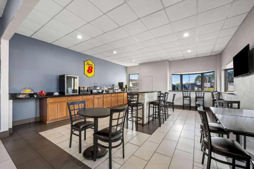 Super 8 by Wyndham Garysburg/Roanoke Rapids - image 2