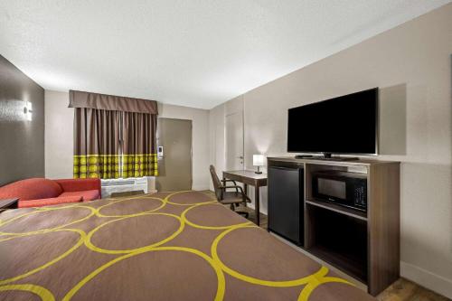 Super 8 by Wyndham Garysburg/Roanoke Rapids - image 12