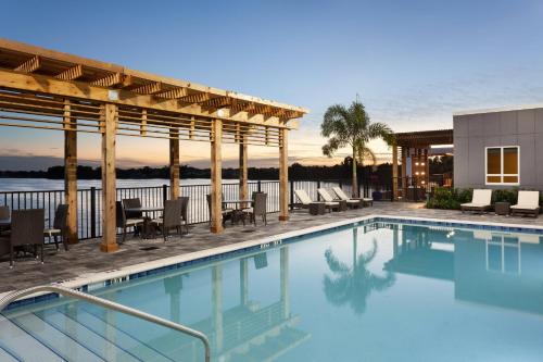 مسبح, Courtyard by Marriott Winter Haven in وينتر هيفن