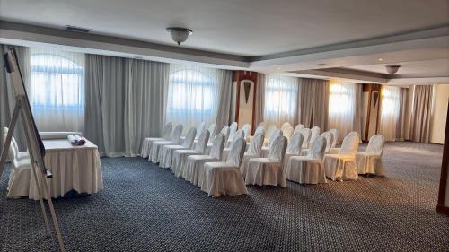 Navarria Hotel - image 2