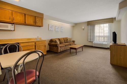 Sleep Inn Bolivar - image 6