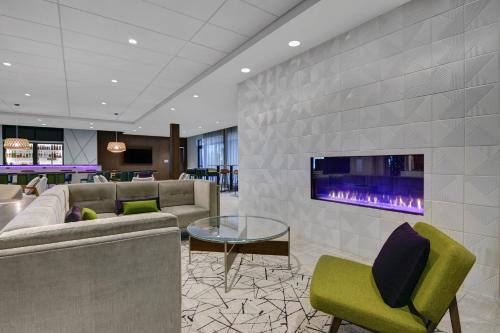 Courtyard by Marriott Manhattan - image 12