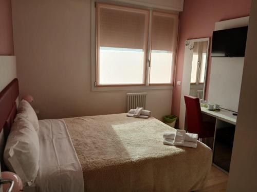Double Room image 1