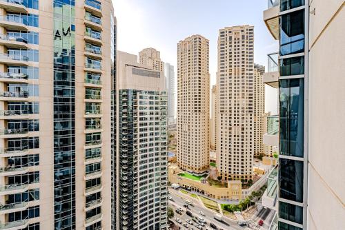 Spacious 1BDR Apartment in Dubai Marina I Bonair I Park Islands - image 6