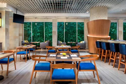 Restaurant, Courtyard by Marriott Bandung Dago in Bandung