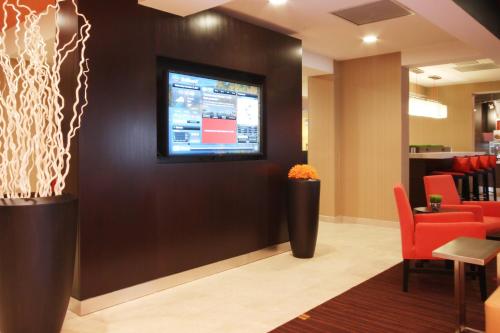 Courtyard by Marriott Flint - image 14