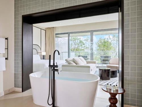 room detail thumbnail 1