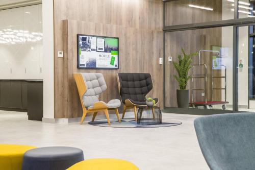 Courtyard By Marriott Edinburgh West - image 2