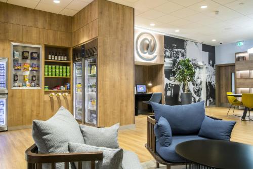 Courtyard By Marriott Edinburgh West - image 12
