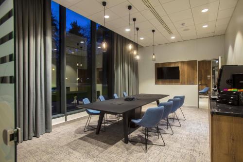 Courtyard By Marriott Edinburgh West - image 5