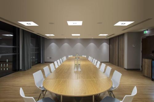 Courtyard By Marriott Edinburgh West - image 7
