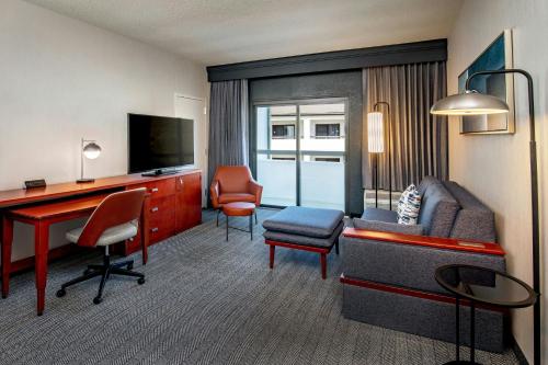 Courtyard by Marriott Boston Andover - image 12