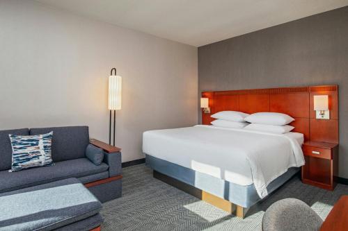 Courtyard by Marriott Boston Andover - image 2