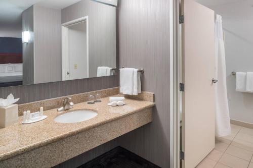 Courtyard by Marriott West Orange - image 6