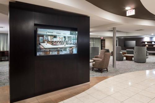 Courtyard by Marriott West Orange - image 2