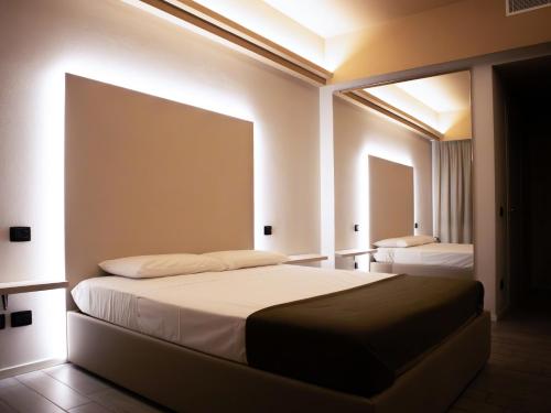Double Room image 5