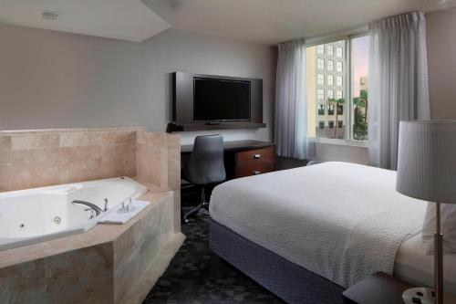 Courtyard Miami Dadeland - image 6