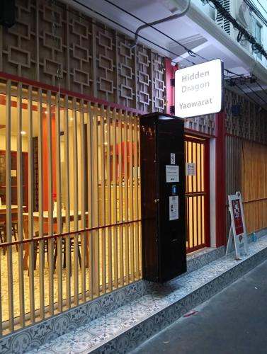 Utvendig, Hidden Dragon Yaowarat in China Town