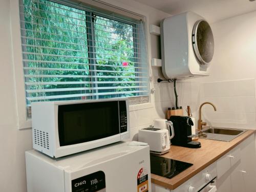 Cocina, Hargraves Beach Guesthouse 50m to beach in Noraville