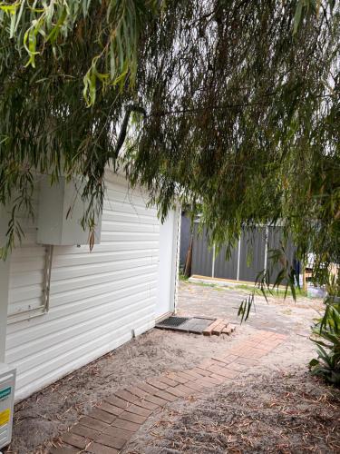 Jardín, Hargraves Beach Guesthouse 50m to beach in Noraville