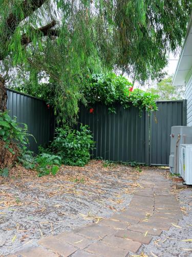 Hargraves Beach Guesthouse 50m to beach in Noraville