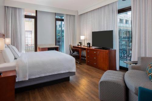 1 king bed, 1 sofa bed