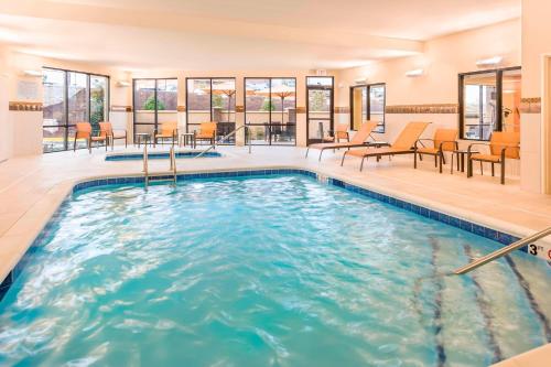 Peldbaseins, Courtyard by Marriott Stafford Quantico in Midway Island (VA)