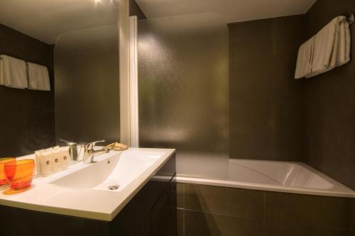 Hotel Le Relais Saint-Jacques - image 8