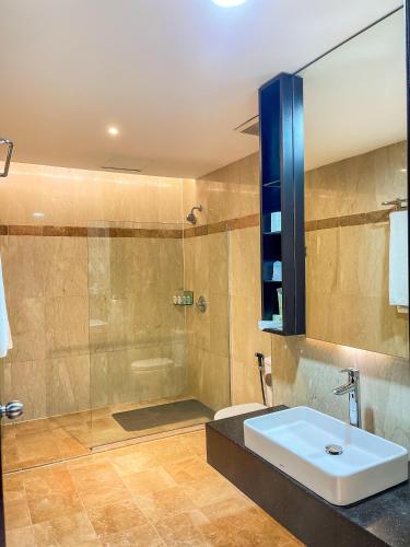 Deluxe Twin Room image 7