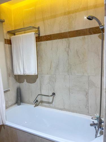 Executive Suite image 10