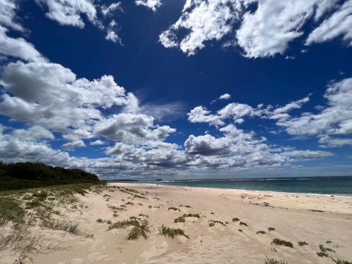 Hargraves Beach Guesthouse 50m to beach in Noraville