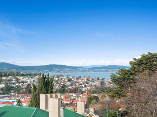 Lizzy's Hideaway, Close to City