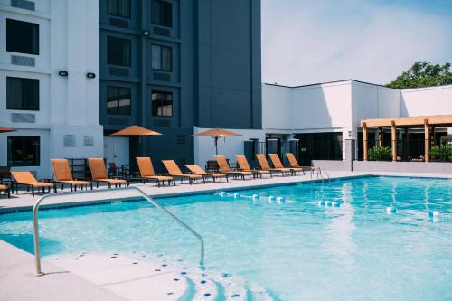 Courtyard by Marriott Gulfport Beachfront - image 11
